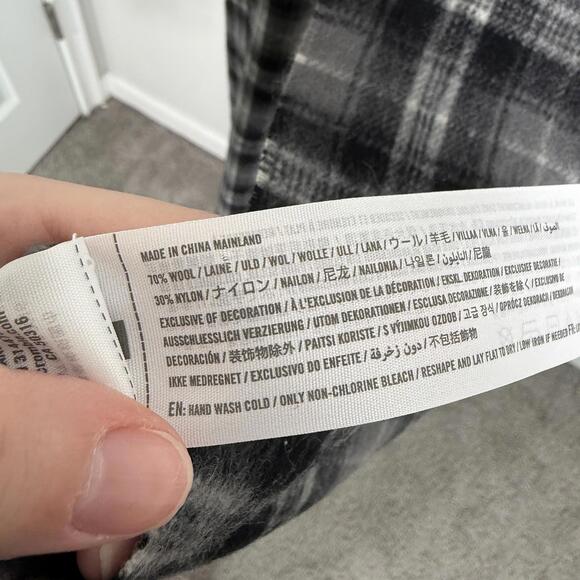 ABERCROMBIE & FITCH 70% Wool Scarf, One Size, Multi Color, Gray-Black Plaid - Picture 5 of 5